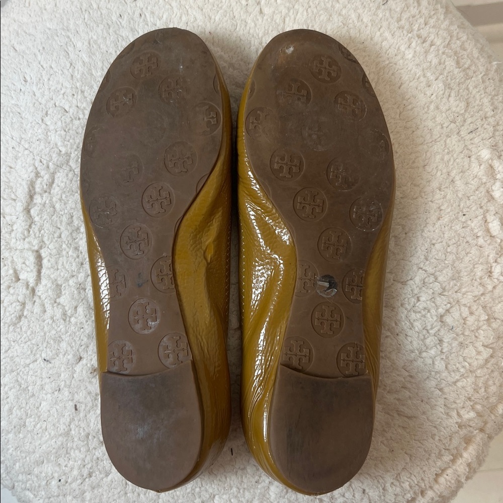 Tory Burch Women's gold Brown Loafers with Gold Logo size 8-8.5. - Picture 9 of 12